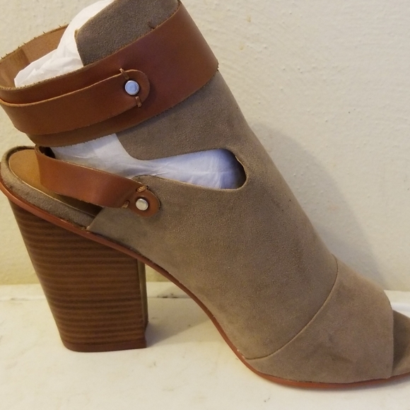 Shoes - Picture 4 of 5